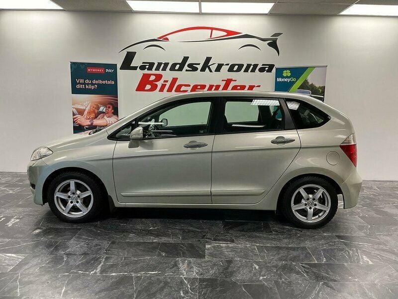 Begagnad Honda FR-V 150 HK (110 kW) 2005 Ljusgrön (lgrön) Minibuss