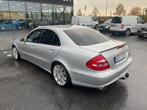 Silver Begagnad 2005 Mercedes E200 Classic Sedan | 38 000 kr (Marknadspris) - Bild 1/4