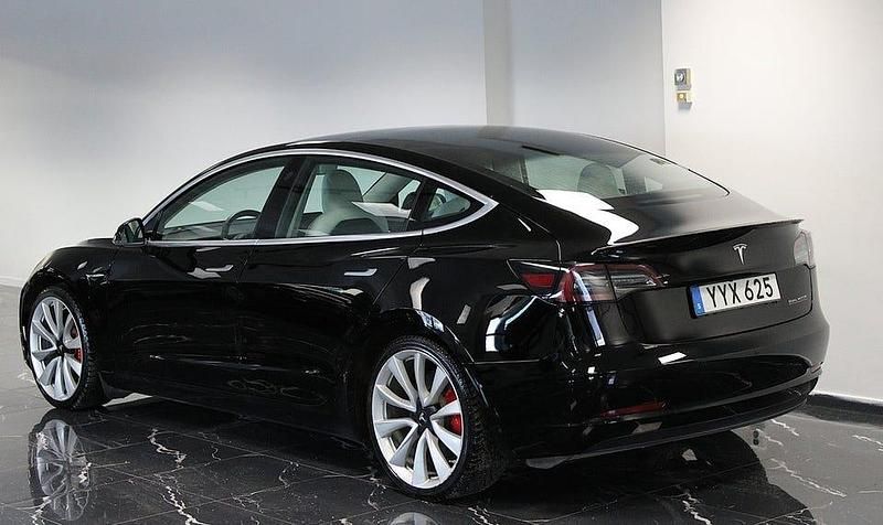 Begagnad Tesla Model 3 Performance 461 kW (627 HK) 2019 Svart Sedan