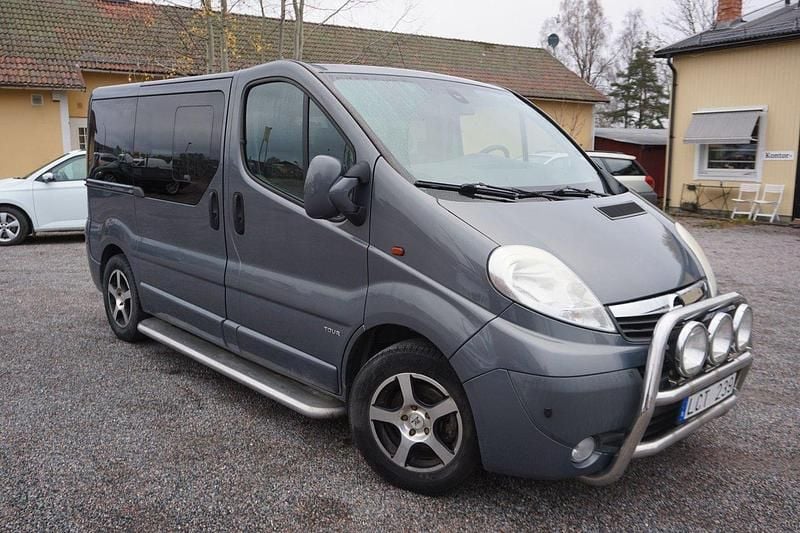 Grå Begagnad 2012 Opel Vivaro Van | 99 900 kr (Dyr) - Bild 1/4