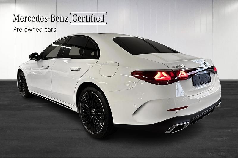 Begagnad Mercedes E300 Premium 330 HK (242 kW) 2025 Vit Sedan
