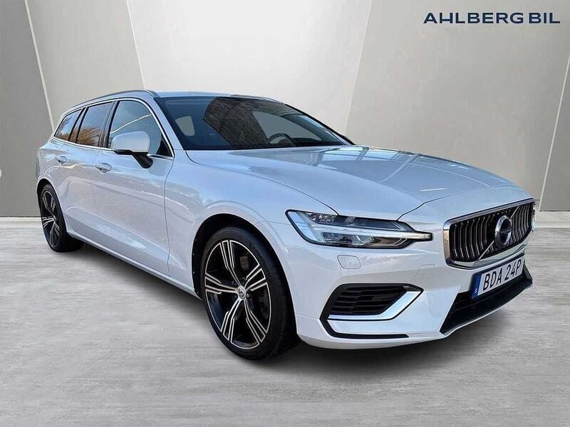 Vit Begagnad 2022 Volvo V60 Pro Kombi | 329 500 kr (Lite dyr) - Bild 1/3
