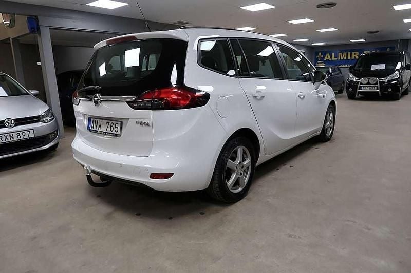 Begagnad Opel Zafira Tourer Enjoy 136 HK (100 kW) 2013 Vit Minibuss
