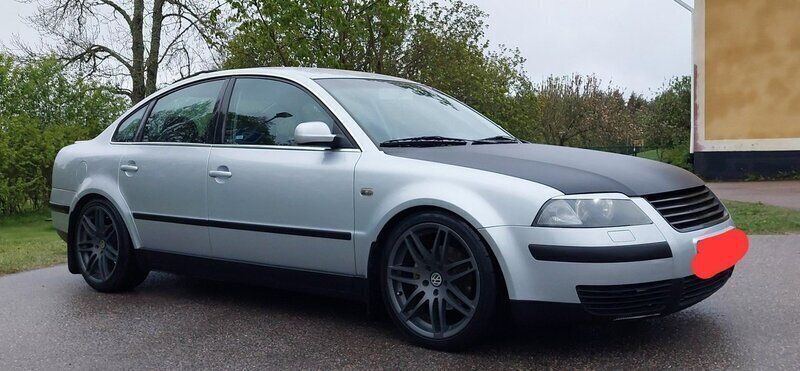 Silver Begagnad 2001 VW Passat Sedan | 20 000 kr (Lite dyr) - Bild 1/4