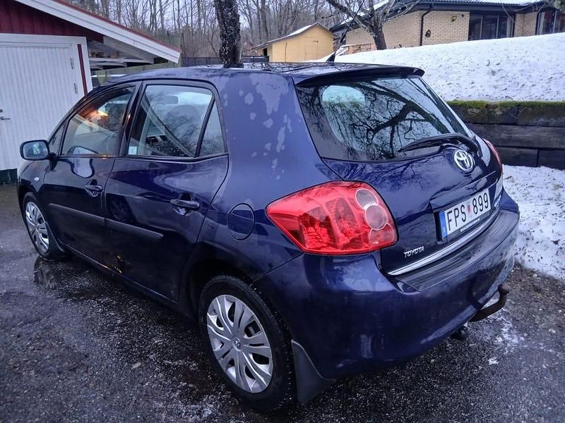 Begagnad Toyota Auris 126 HK (92 kW) 2007 Blå mcetalli Halvkombi