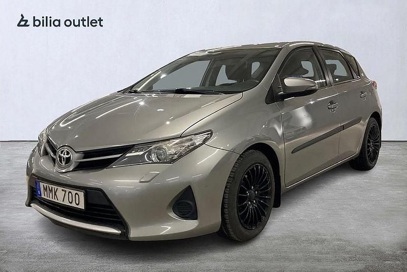 Lgrå Begagnad 2013 Toyota Auris Halvkombi | 75 000 kr (Bra pris) - Bild 1/3