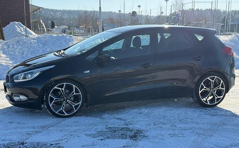 Begagnad Kia Ceed 99 HK (72 kW) 2014 Deep black Halvkombi