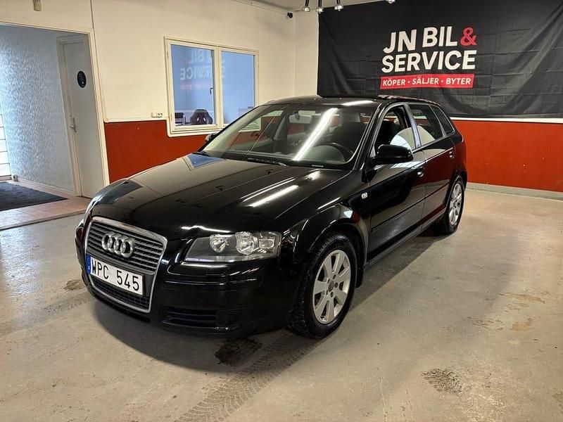 Svart Begagnad 2005 Audi A3 Attraction | 39 900 kr (Marknadspris) - Bild 1/4