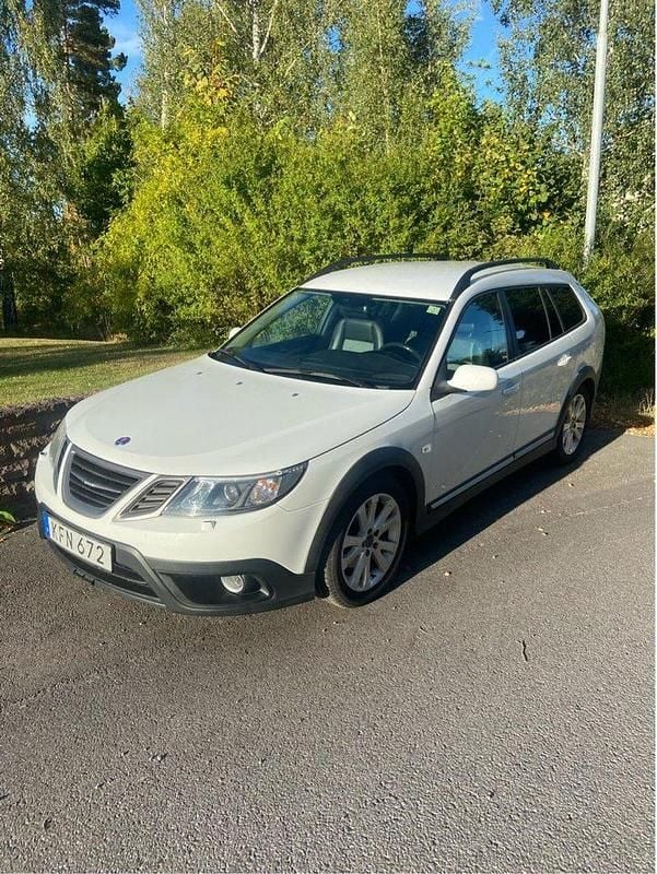 Vit Begagnad 2010 Saab 9-3X Kombi | 54 000 kr (Superpris) - Bild 1/4