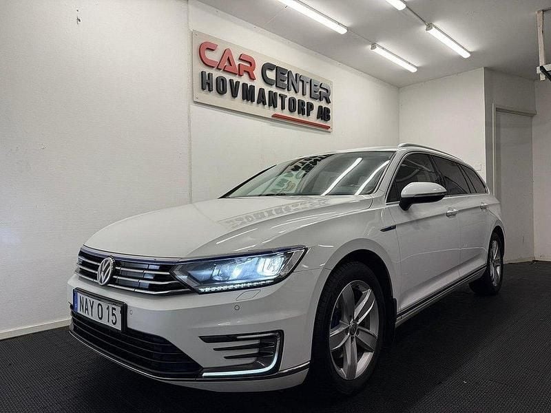 Vit Begagnad 2017 VW Passat GTE Kombi | 139 900 kr (Superpris) - Bild 1/4