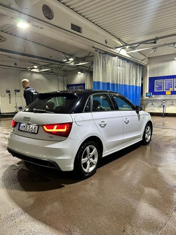 Begagnad Audi A1 Sportback 90 HK (66 kW) 2014 Metallic Halvkombi