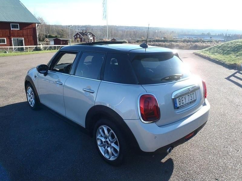 Begagnad Mini Cooper Pepper 136 HK (100 kW) 2020 Silver Halvkombi