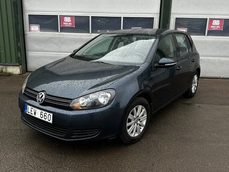 Mörkgrå Begagnad 2010 VW Golf VI Halvkombi | 29 900 kr - Bild 1/4