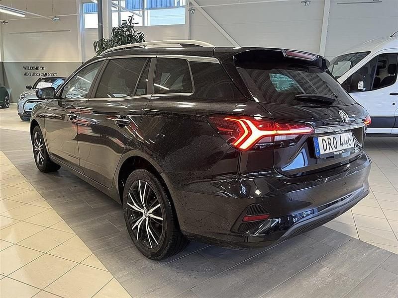 Begagnad MG MG5 EV Luxury 130 kW (177 HK) 2022 Svart Kombi