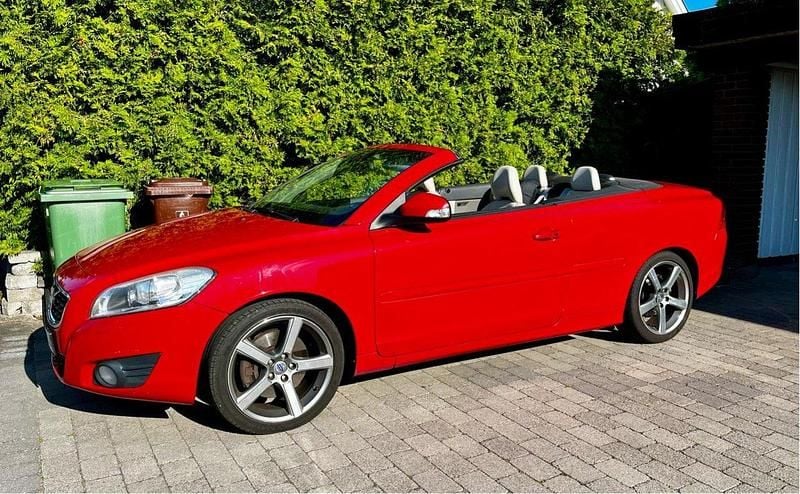 Röd Begagnad 2010 Volvo C70 Summum Cab | 89 900 kr (Bra pris) - Bild 1/4