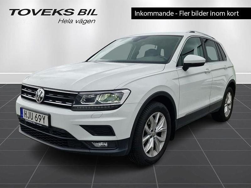 Vit (pure white) Begagnad 2019 VW Tiguan Comfortline SUV | 229 900 kr (Bra pris) - Bild 1/4