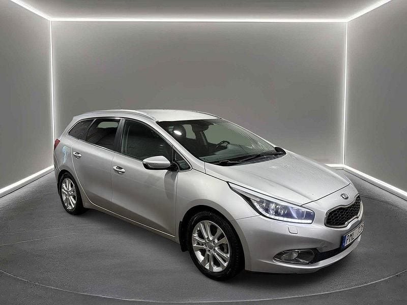 Grå Begagnad 2013 Kia Ceed Sportswagon Comfort Kombi | 54 900 kr (Marknadspris) - Bild 1/4
