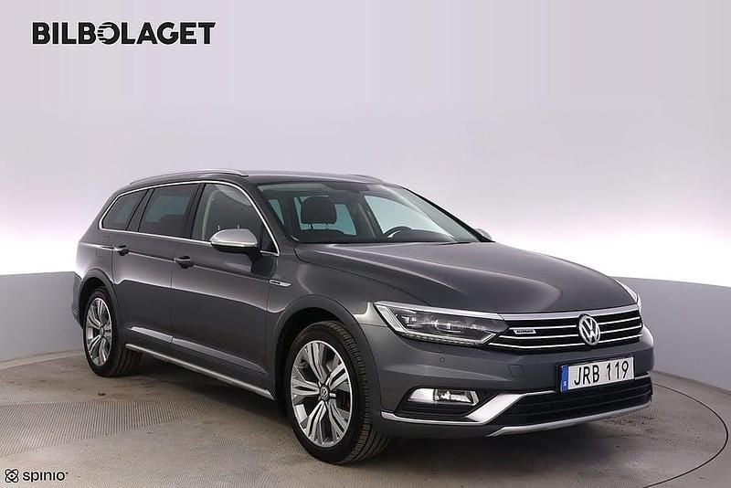 Mörkgrå Begagnad 2016 VW Passat SUV | 174 800 kr (Marknadspris) - Bild 1/4