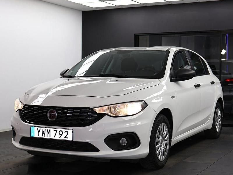 Begagnad Fiat Tipo 97 HK (71 kW) 2018 Vit Halvkombi