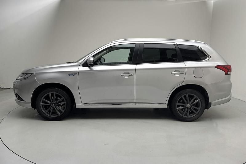 Begagnad Mitsubishi Outlander Comfort Edition 121 HK (88 kW) 2018 Silver SUV