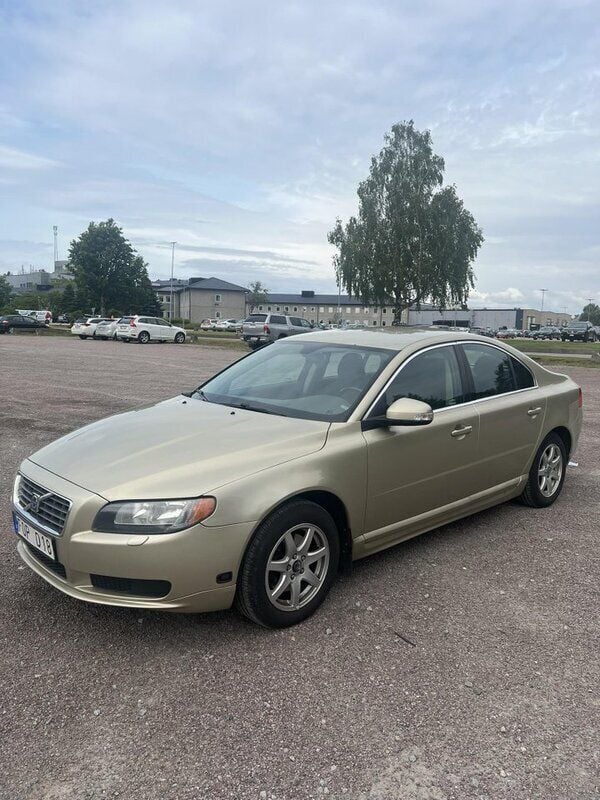 Brun Begagnad 2007 Volvo S80 Kinetic Sedan | 44 000 kr (Bra pris) - Bild 1/4