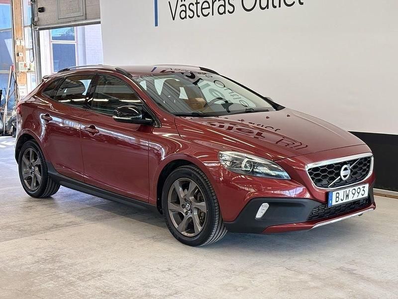 Röd Begagnad 2014 Volvo V40 Kombi | 114 900 kr (Lite dyr) - Bild 1/3