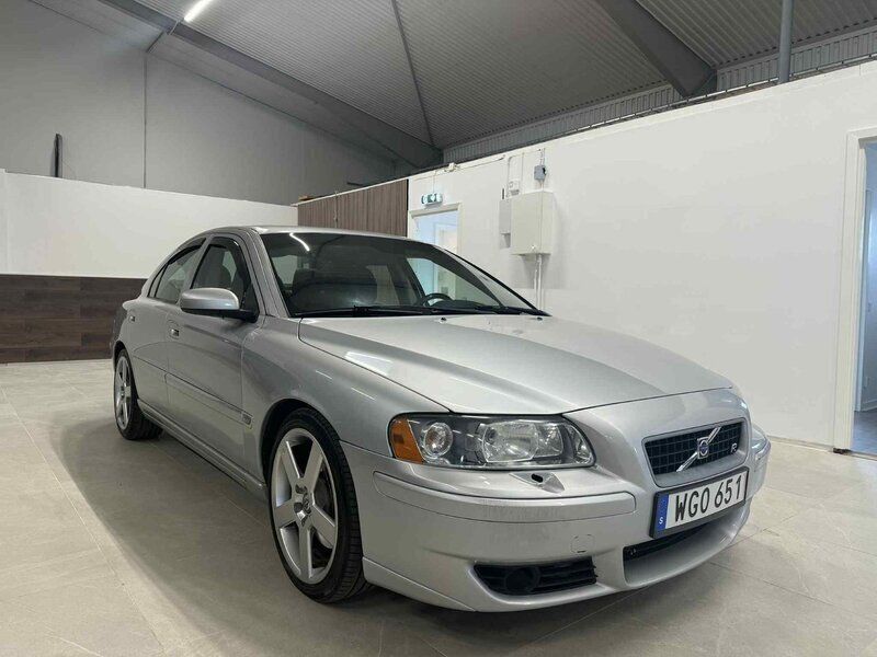 Ljusgrå Begagnad 2004 Volvo S60 Summum Sedan | 89 900 kr - Bild 1/4