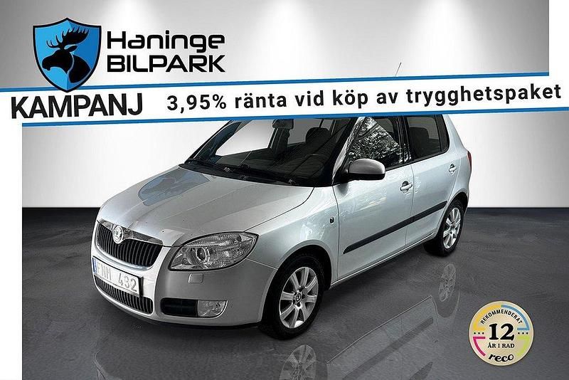 Grå Begagnad 2009 Skoda Fabia Halvkombi | 39 900 kr (Marknadspris) - Bild 1/2