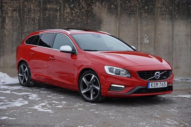 Röd Begagnad 2015 Volvo V60 R-Design Kombi | 169 000 kr (Marknadspris) - Bild 1/4