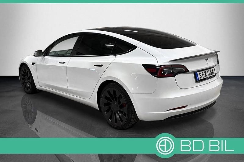 Begagnad Tesla Model 3 377 kW (513 HK) 2021 Vit Sedan