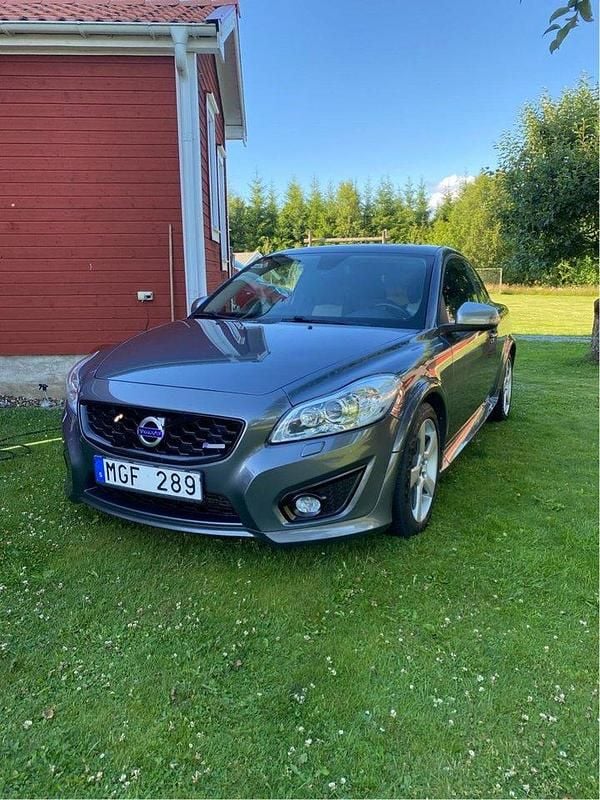Grå Begagnad 2012 Volvo C30 R-Design Halvkombi | 70 000 kr (Marknadspris) - Bild 1/4