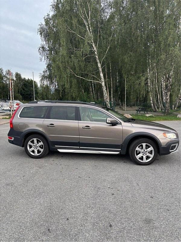 Grå Begagnad 2010 Volvo XC70 Summum SUV | 129 000 kr (Marknadspris) - Bild 1/4