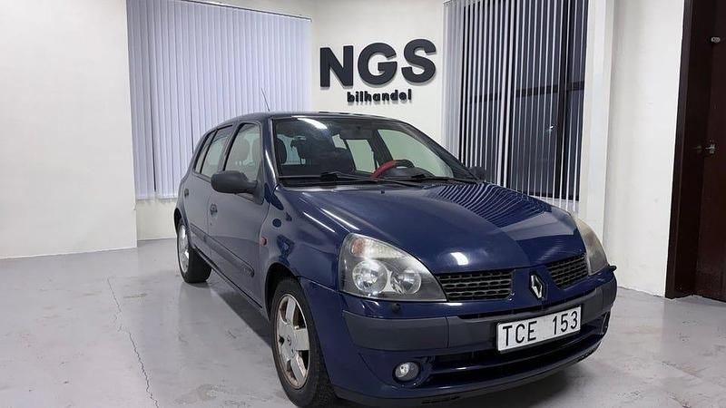 Blå Begagnad 2002 Renault Clio II Privilege Halvkombi | 32 900 kr (Marknadspris) - Bild 1/4