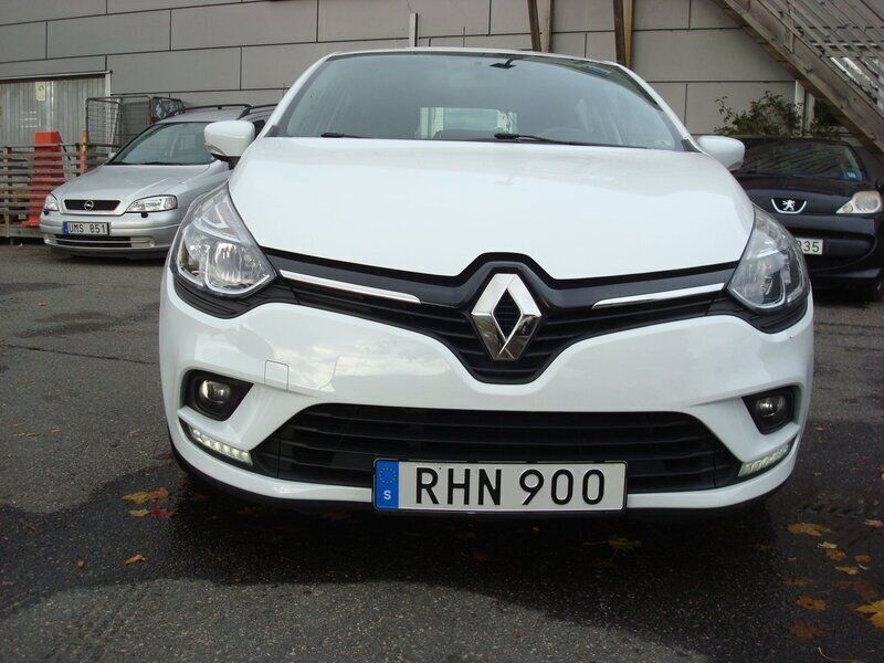 Vit Begagnad 2017 Renault Clio IV Halvkombi | 99 900 kr (Marknadspris) - Bild 1/4
