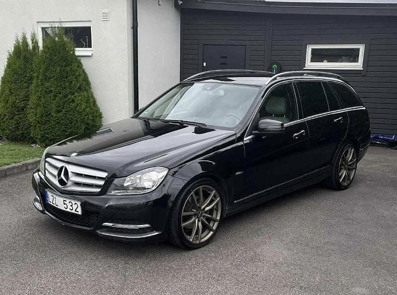 Svart Begagnad 2012 Mercedes C220 Kombi | 69 900 kr (Marknadspris) - Bild 1/4