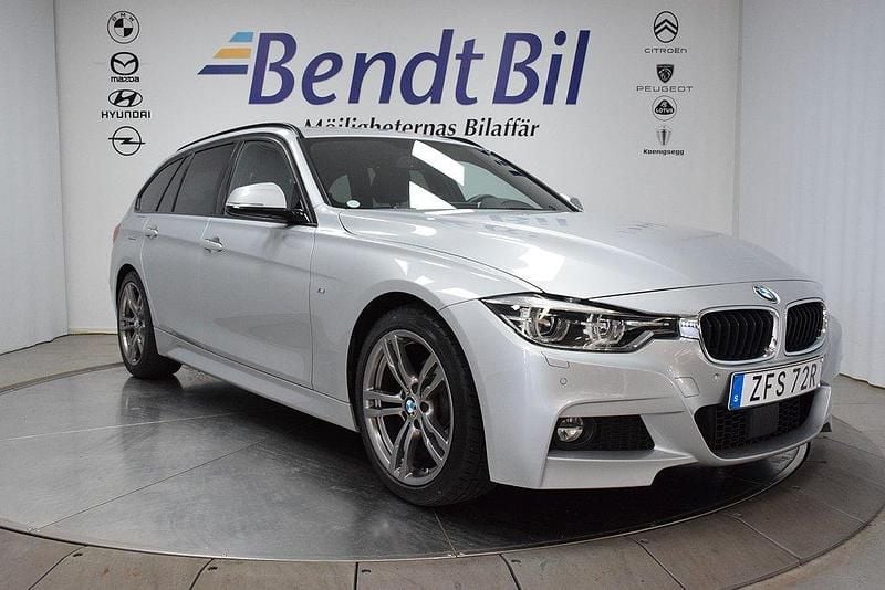 Silver Begagnad 2019 BMW 320 M Sport Kombi | 248 800 kr (Bra pris) - Bild 1/3
