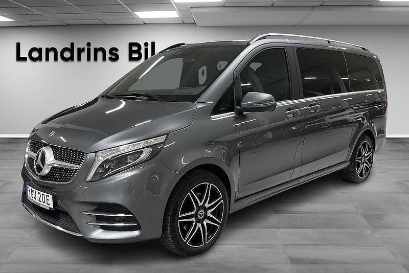 Grå Begagnad 2022 Mercedes V300 AMG line Minibuss | 689 900 kr (Marknadspris) - Bild 1/4