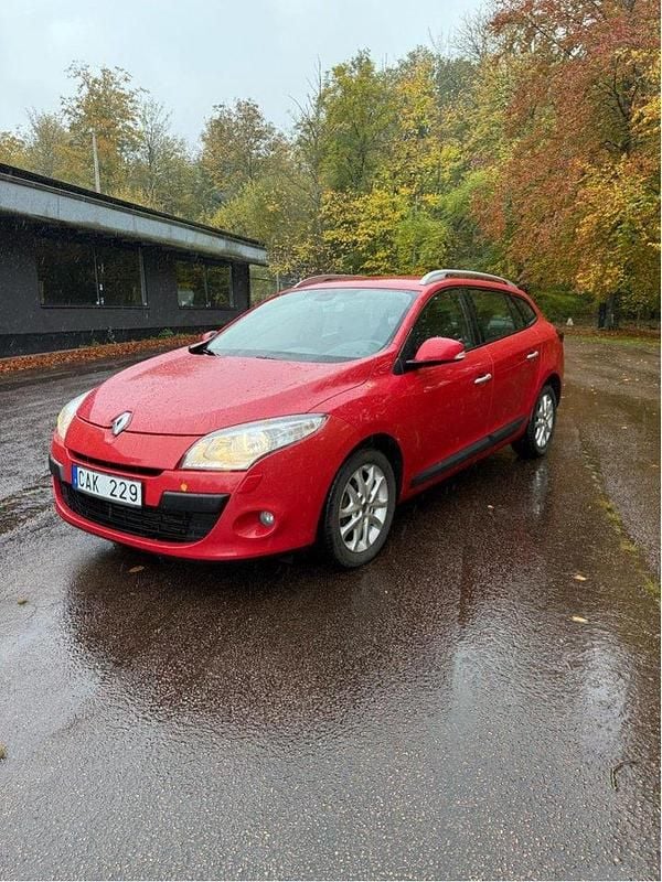 Röd Begagnad 2011 Renault Mégane GrandTour Kombi | 42 000 kr (Bra pris) - Bild 1/4