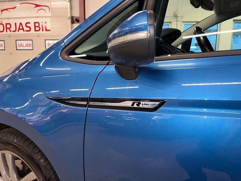 Begagnad VW Touran R-line 150 HK (110 kW) 2020 Blå Minibuss