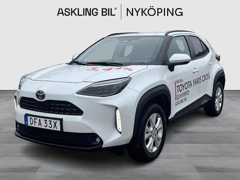 Vit Begagnad 2024 Toyota Yaris Cross Style SUV | 389 000 kr (Dyr) - Bild 1/4
