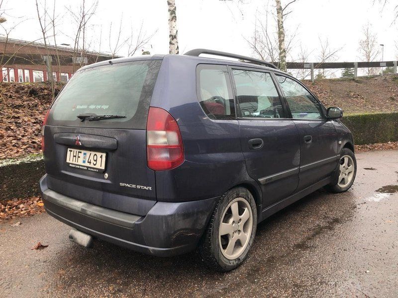 Mitsubishi space star 2002