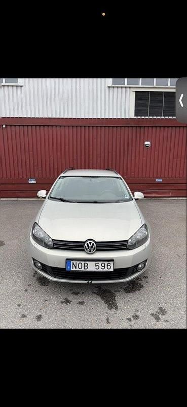 Brun Begagnad 2010 VW Golf Style Kombi | 40 000 kr (Marknadspris) - Bild 1/2
