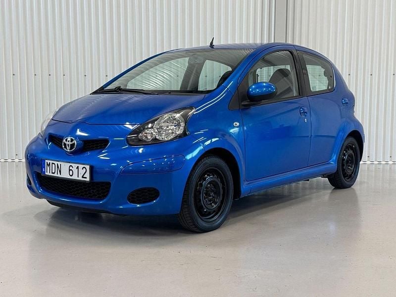 Blå Begagnad 2011 Toyota Aygo Halvkombi | 59 900 kr (Dyr) - Bild 1/4