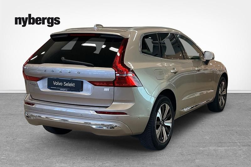 Begagnad Volvo XC60 Core 355 HK (261 kW) 2024 Grå SUV