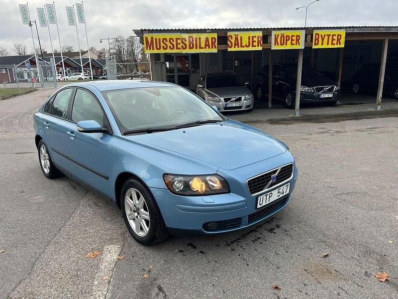 Blå Begagnad 2004 Volvo S40 Sedan | 37 000 kr (Marknadspris) - Bild 1/4
