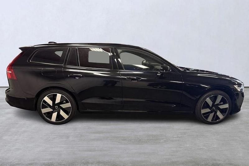 Begagnad Volvo V60 Ultimate 462 HK (339 kW) 2024 Svart Kombi