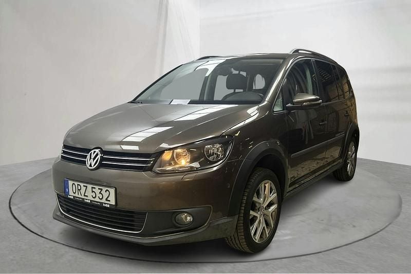 Brun Begagnad 2015 VW Touran Cross Minibuss | 115 000 kr (Superpris) - Bild 1/4