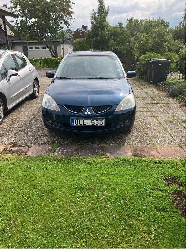 Blå Begagnad 2004 Mitsubishi Lancer Kombi | 14 000 kr (Marknadspris) - Bild 1/3