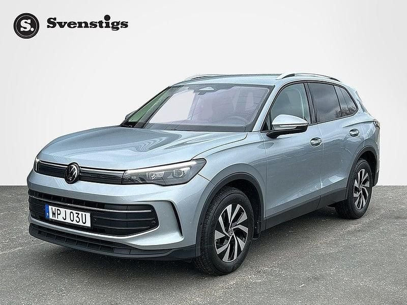 Silver Begagnad 2024 VW Tiguan Life SUV | 353 900 kr (Marknadspris) - Bild 1/4