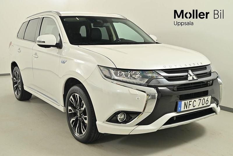 Vit Begagnad 2018 Mitsubishi Outlander P-HEV SUV | 194 900 kr (Bra pris) - Bild 1/4